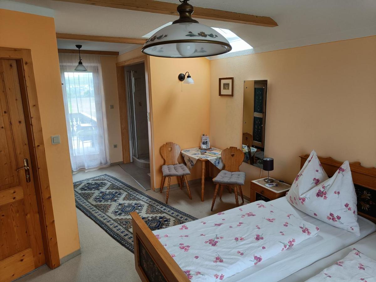Haus Sundl - Privatzimmer เอมแมร์สดอร์ฟ อัน แดร โดเนา ภายนอก รูปภาพ